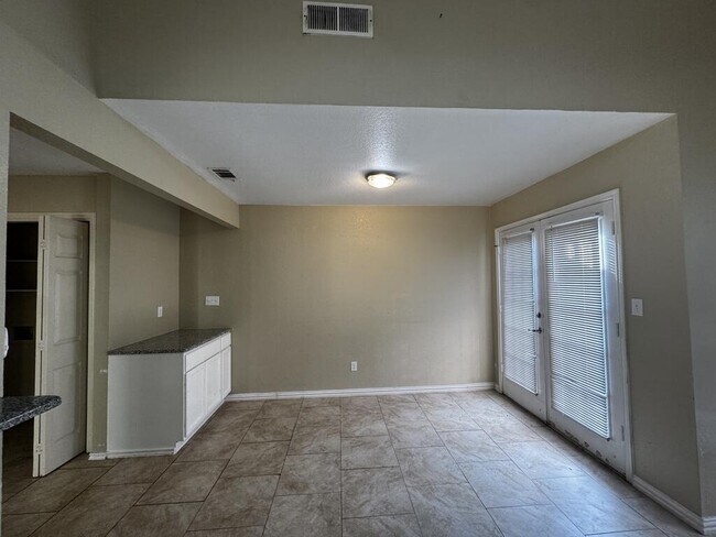 Building Photo - 3611 Monclave Dr