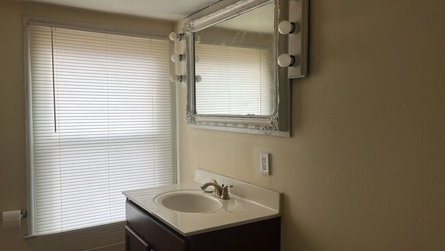 Building Photo - 312 Earnie Ln