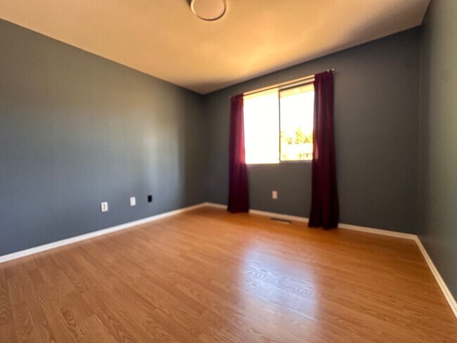 Building Photo - Cozy Woodinville Rambler waiting for its n...