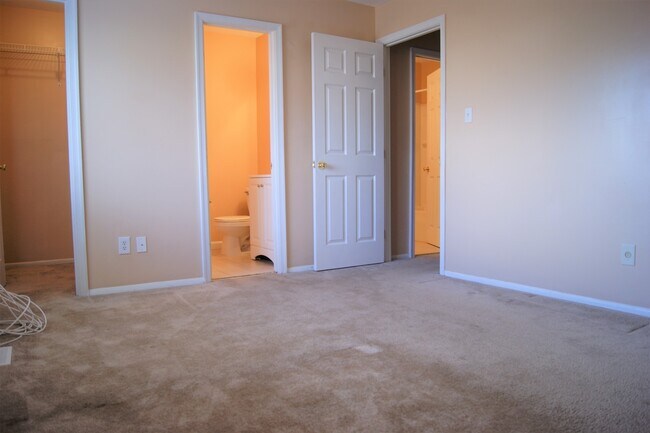 Building Photo - Charming 3 Bedroom/1.5 Bathroom Townhome in Edgewood, MD!