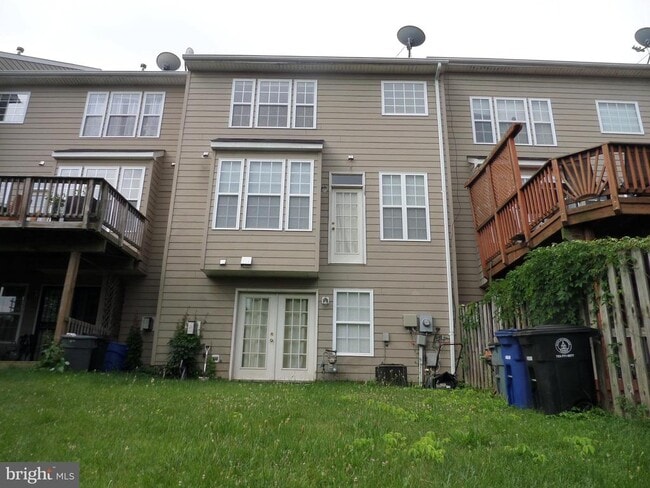 Building Photo - 836 Linfield Terrace NE