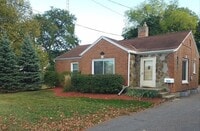 Building Photo - 2810 E Saginaw St