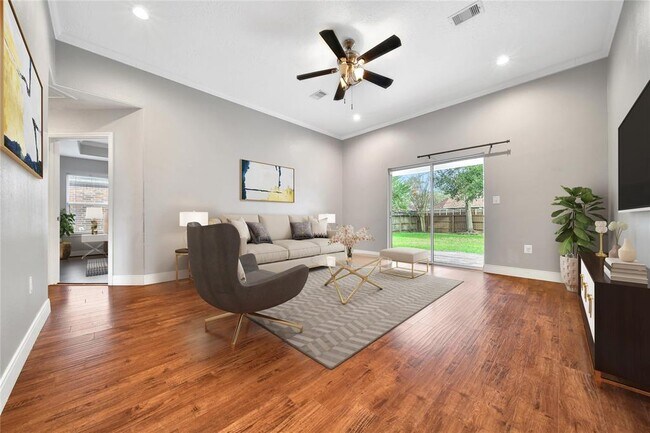 Building Photo - 720 Springwood Dr