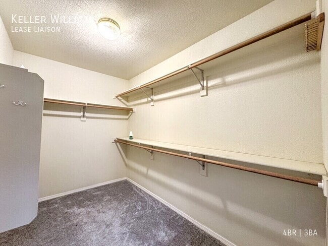 Building Photo - 5662 Stable Ct