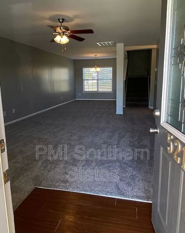 Building Photo - 521 Lone Rider Path