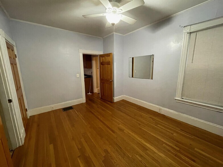 Building Photo - 578 Main St