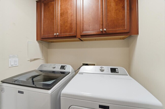 Building Photo - 5450 E Deer Valley Dr