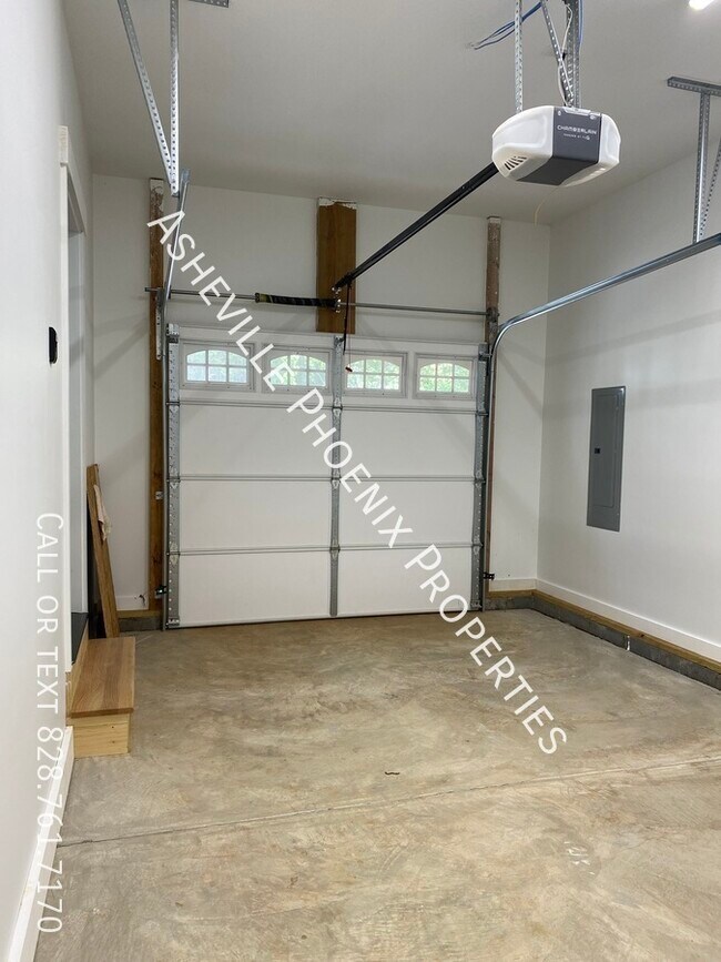 Building Photo - 426 Shadow Wood Dr