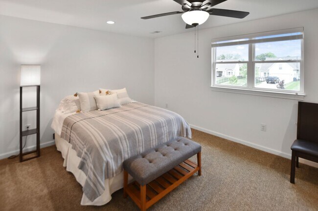 Building Photo - Pet Friendly Three Bedroom with Bonus!