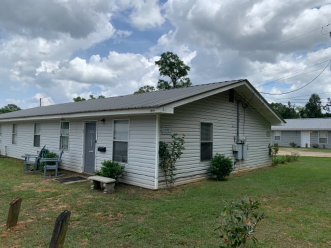 Building Photo - 19490 Magnolia St