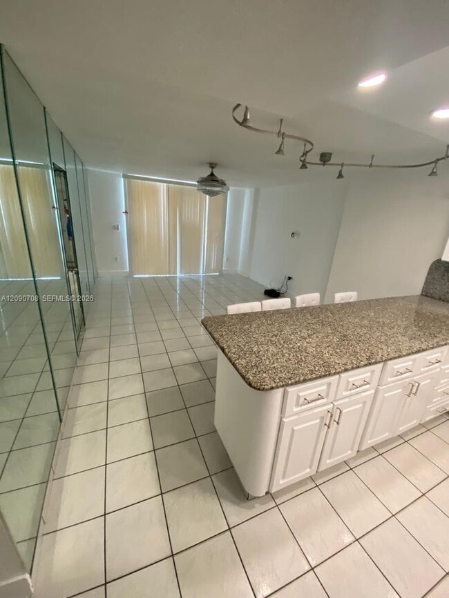 Building Photo - 401 Ocean Dr