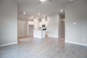 Building Photo - 13045 NE 9th St