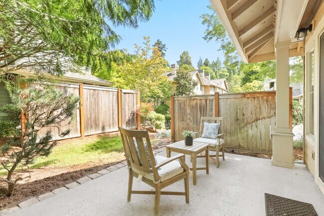 Building Photo - Must-see property that still feels brand new