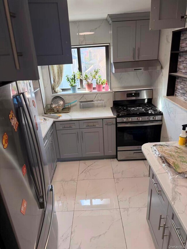 Building Photo - 55-12 Main St