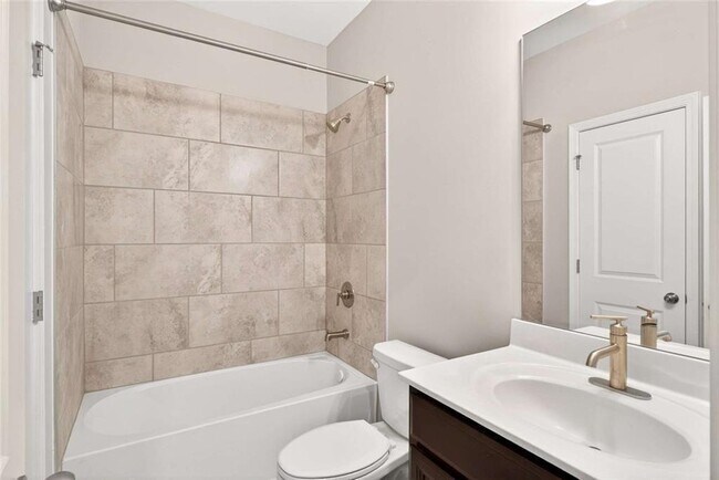 Building Photo - 3960 Redwood Dr