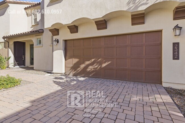 Building Photo - 2342 W Gloria Ln