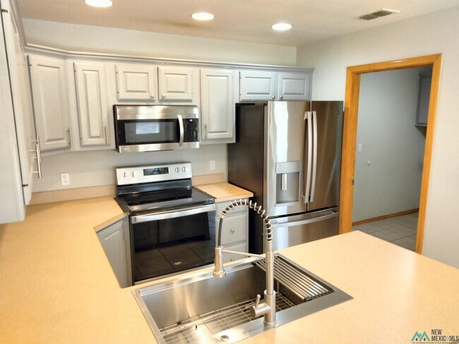 Building Photo - 2301 Reese Dr