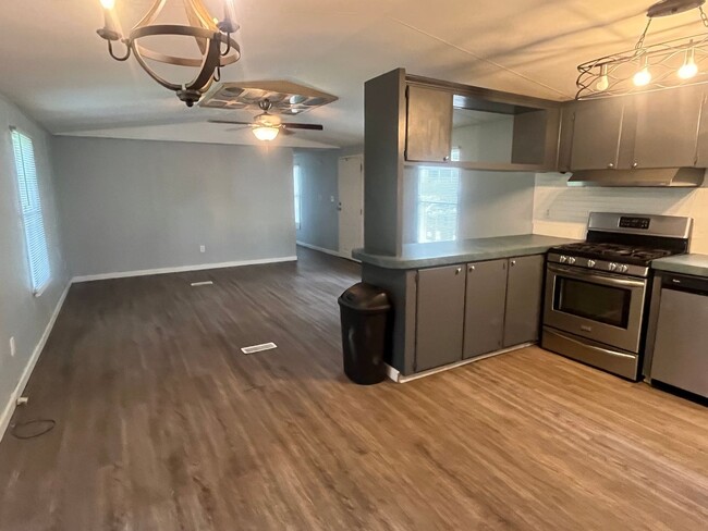 Building Photo - Newly renovated 3 Bedroom Mobile Home Just...