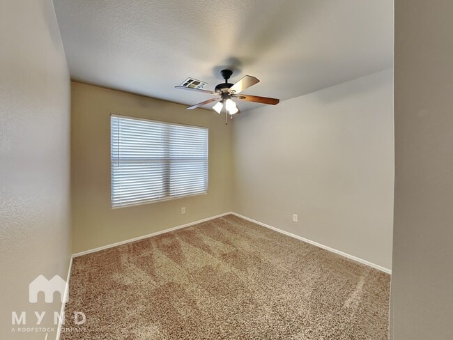 Building Photo - 550 W Kingman Dr