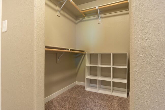 Building Photo - 3 Bedroom, 2 bathroom home on Sunnyside Hill!