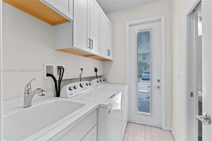 Building Photo - 1190 Eucalyptus Dr