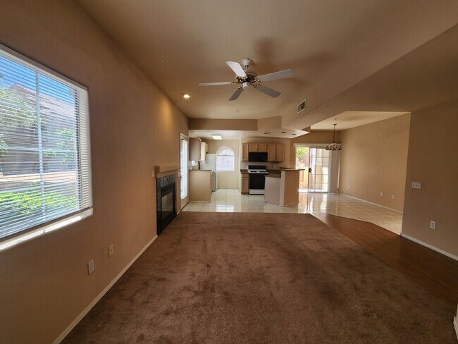 Building Photo - Fabulous First Floor Condo!
