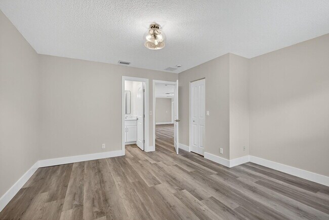 Building Photo - 316 La Mancha Ave