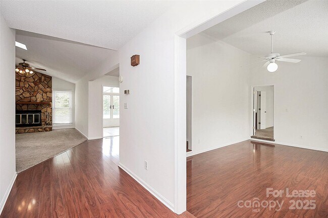 Building Photo - 155 Sunfish Dr