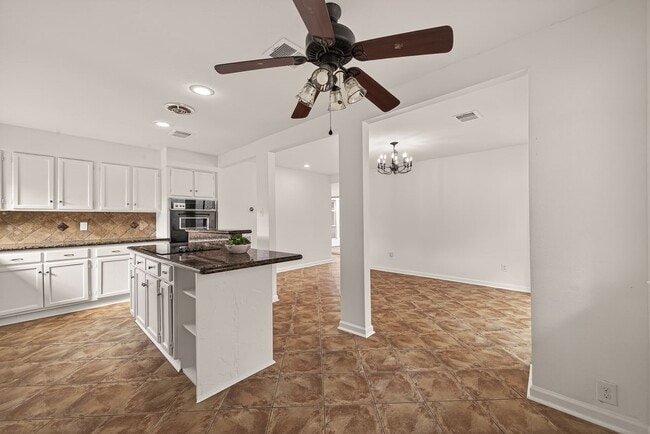 Building Photo - 1007 Apache Falls Dr