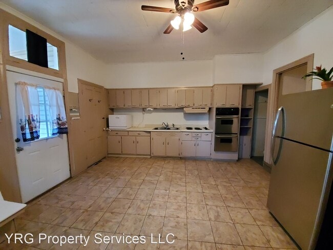 Building Photo - 3 br, 1 bath House - 14 N College Street