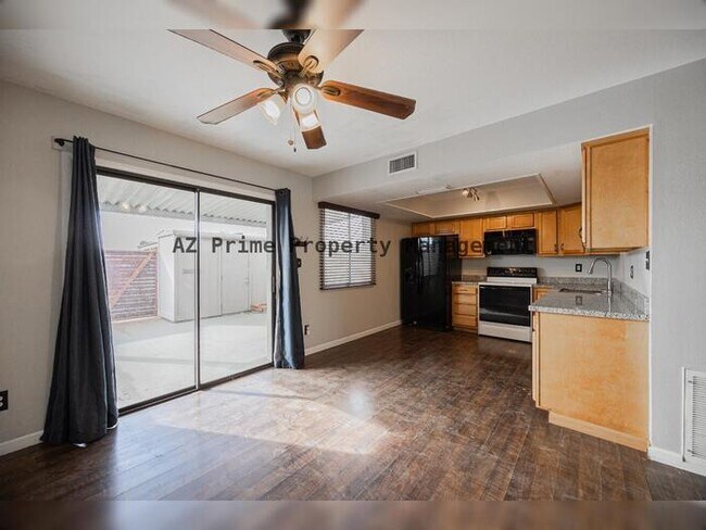 Building Photo - 225 N Standage