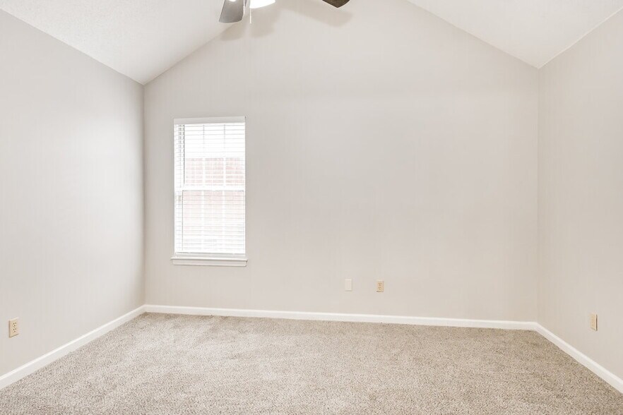 Building Photo - 3030 Caitlynn Cir S