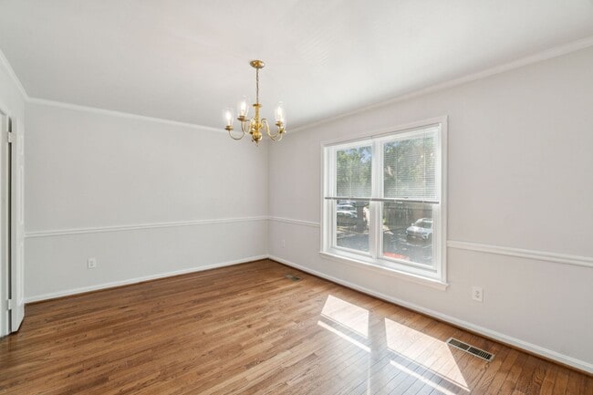 Building Photo - Wonderful, 4 level Arlington Brick townhome!