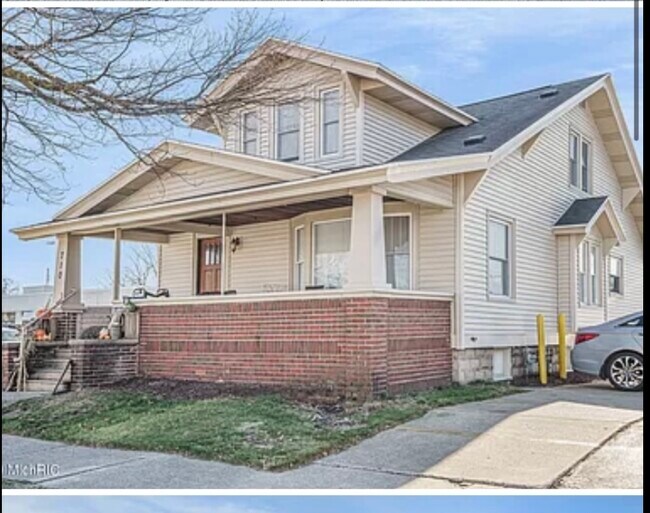 Primary Photo - 710 Fulton St