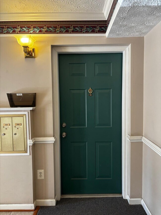 Building Photo - 3004 Hunting Ridge Dr