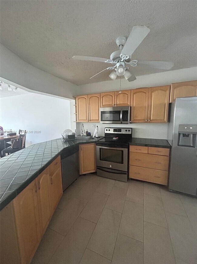 Building Photo - 1750 NE 191st St