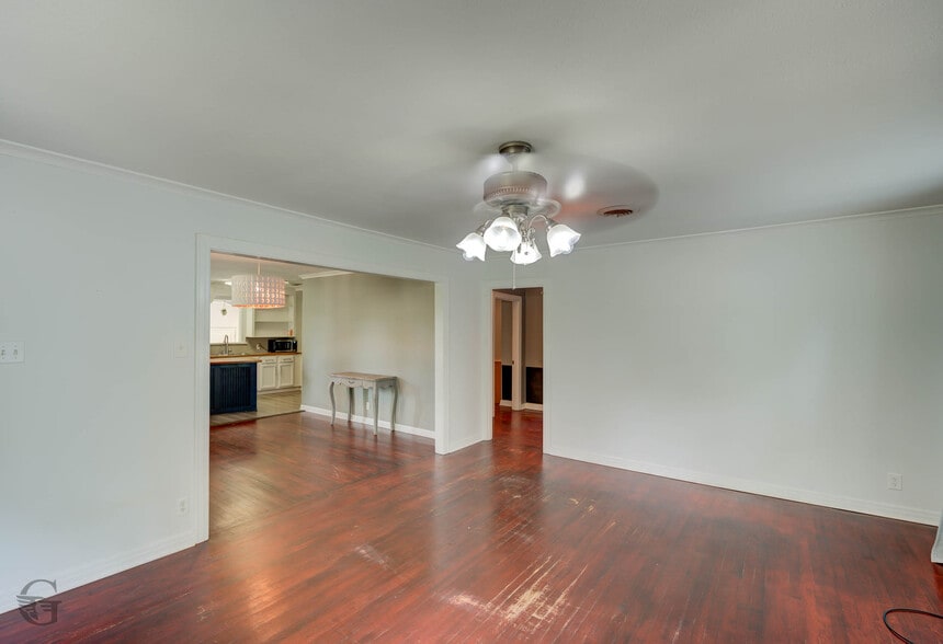 Building Photo - 316 Elmwood Cir