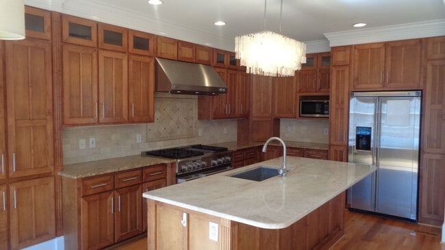 Building Photo - Spacious~Charming~Dilworth! 3800 SF 4 Beds 3.5 Baths