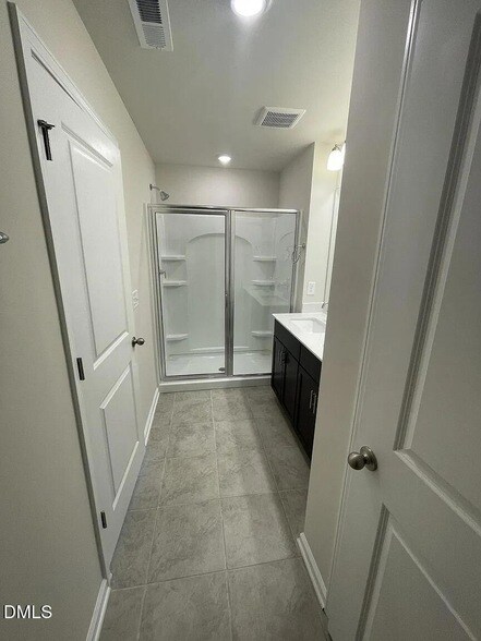 Building Photo - 930 Field Ivy Dr