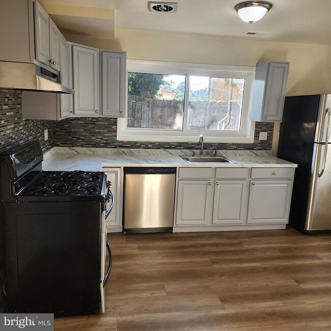 Building Photo - 1405 42nd St SE