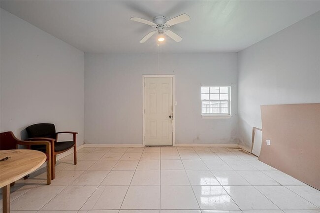 Building Photo - 12111 Pompano Ln