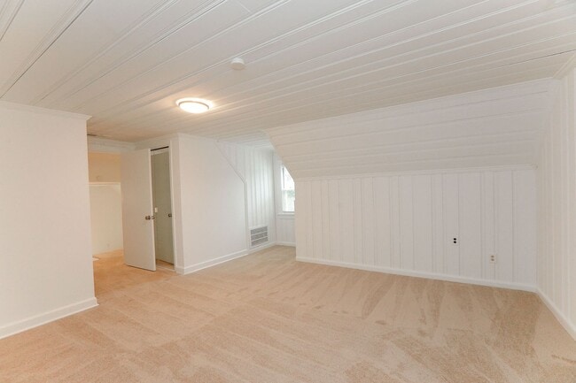 Building Photo - Beautiful Lake Home Rental in Norfolk!