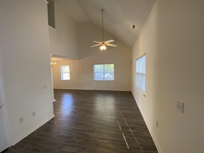 Building Photo - 107 Stratford Rd