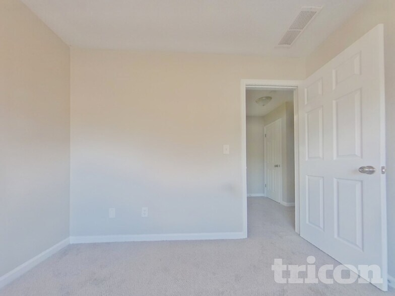 Building Photo - 806 Tucker Trail