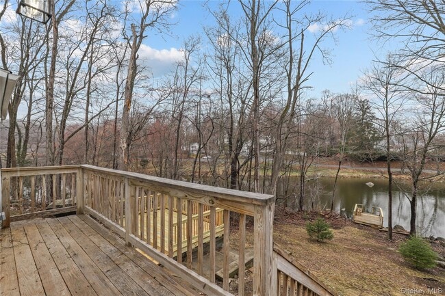 Building Photo - 8 Teatown Ct