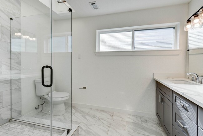 Building Photo - Museum District: Chic 2-Story newly updated home!