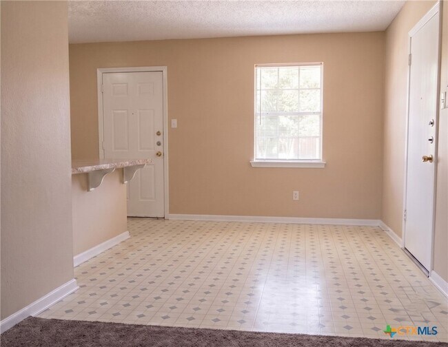 Building Photo - 705 Traci Dr