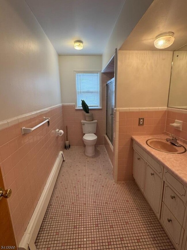 Building Photo - 83 Maple Ave