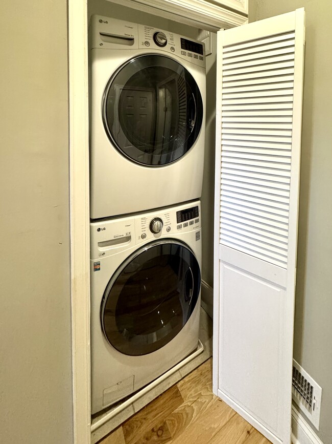 Washer/dryer closet - 2103 13th St SE