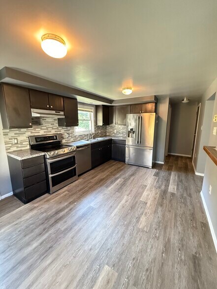 Primary Photo - 7 Ledgeland Dr